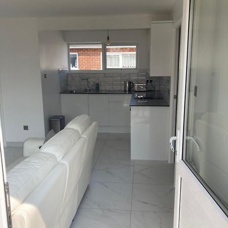 2 Bed Chalet Romney Sands Greatstone Экстерьер фото