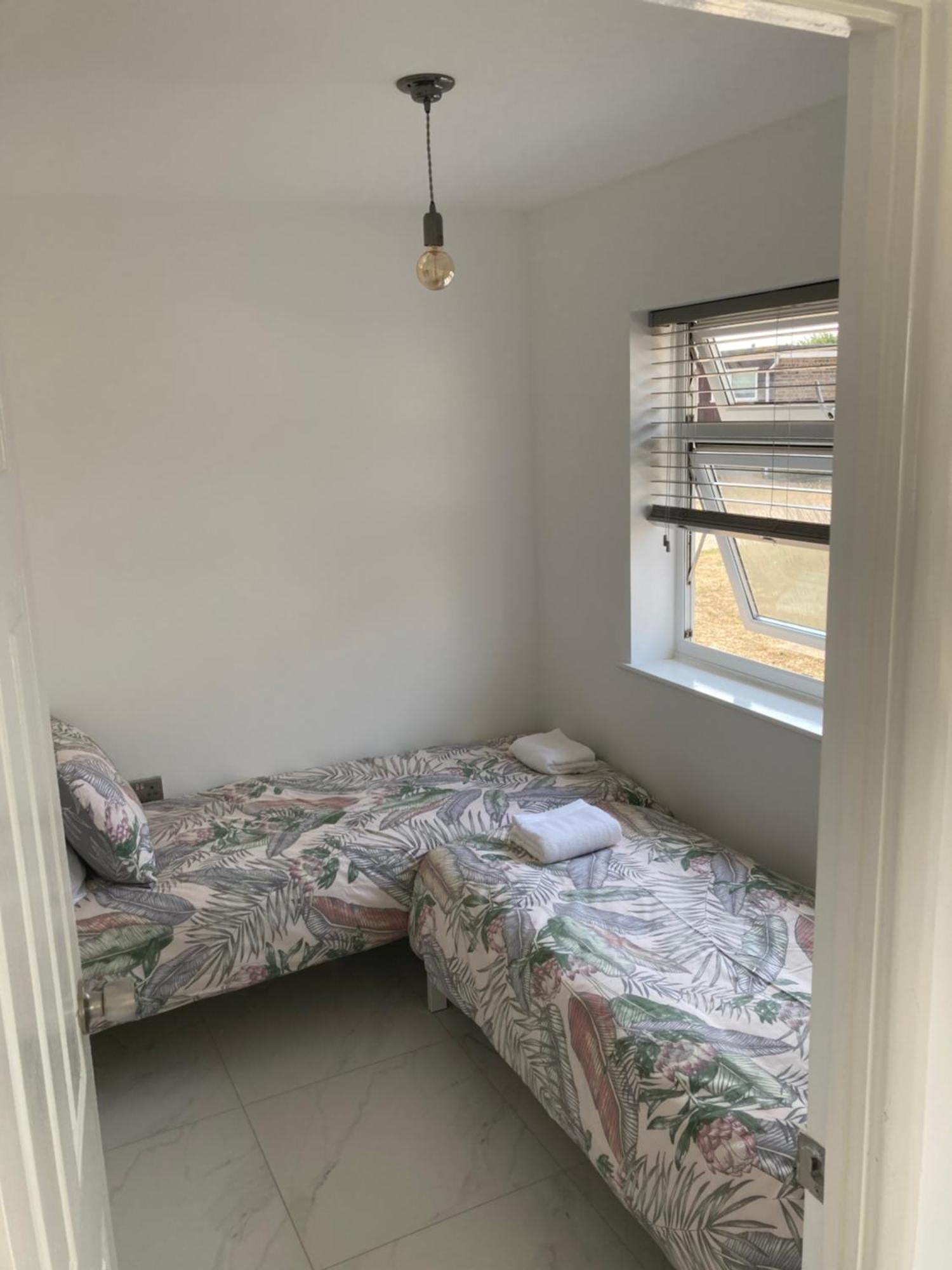 2 Bed Chalet Romney Sands Greatstone Экстерьер фото