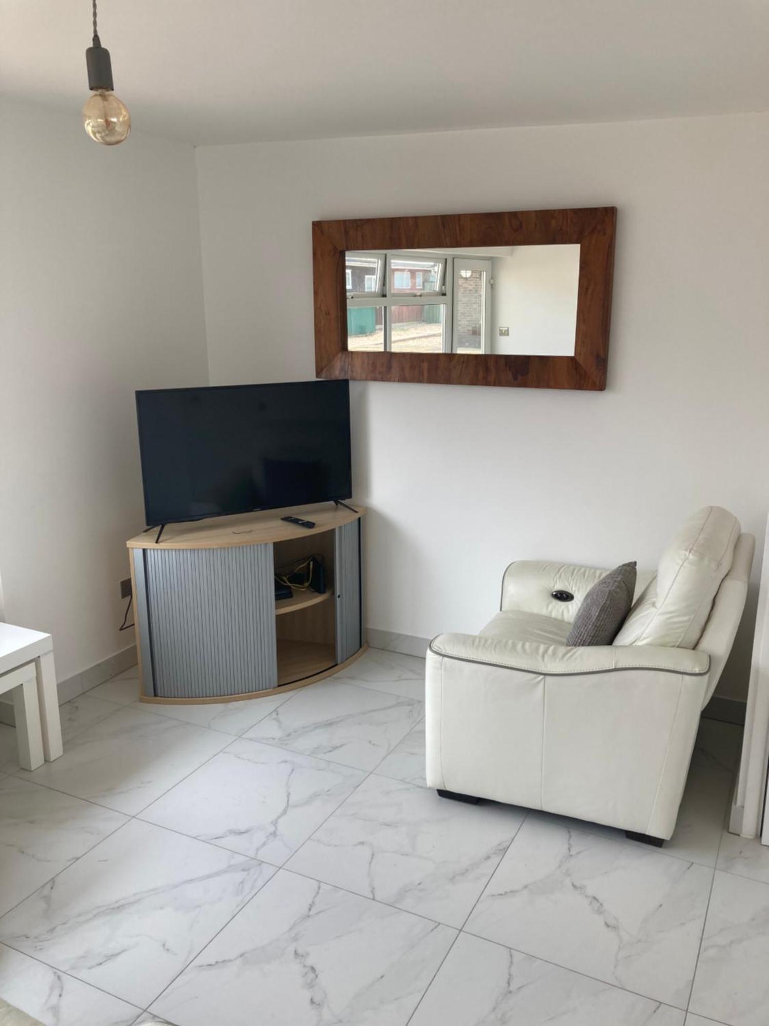 2 Bed Chalet Romney Sands Greatstone Экстерьер фото